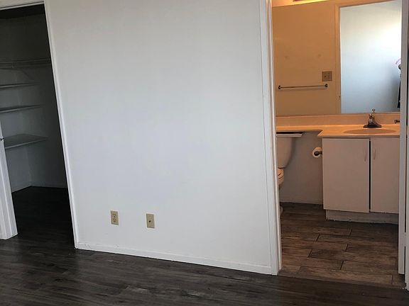 3rd image of 3568 Vinton Ave #202