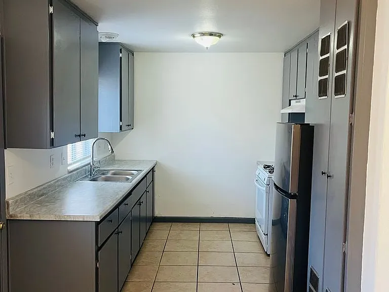 1117 Roselawn Ave — Photo 3