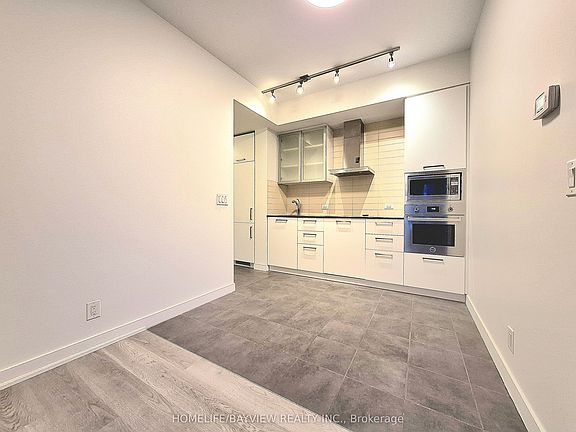 5th image of 14 York St #1305