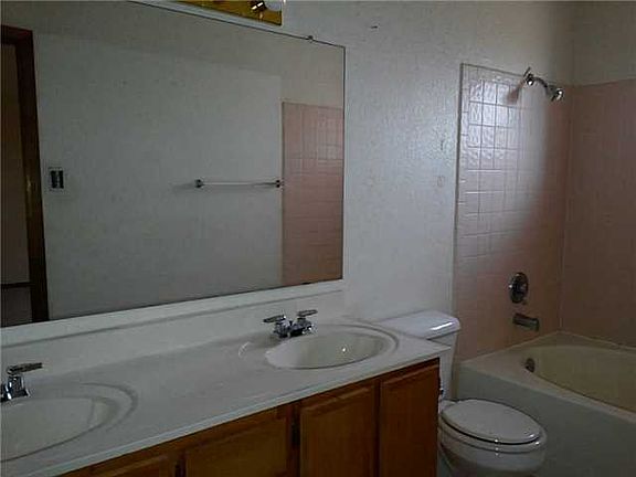 5th image of 1748 Dean Jones St