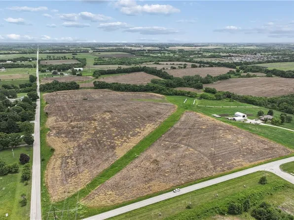 19411 Ridgeview Rd, Spring Hill, KS 66083