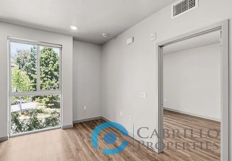 3093 Broadway #302 — Photo 3