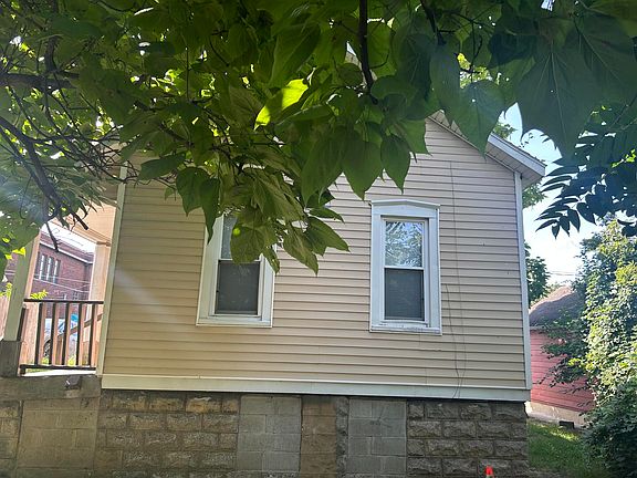 3rd image of 927 Bemis St SE