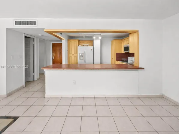 6450 Collins Ave APT 205, Miami Beach, FL 33141