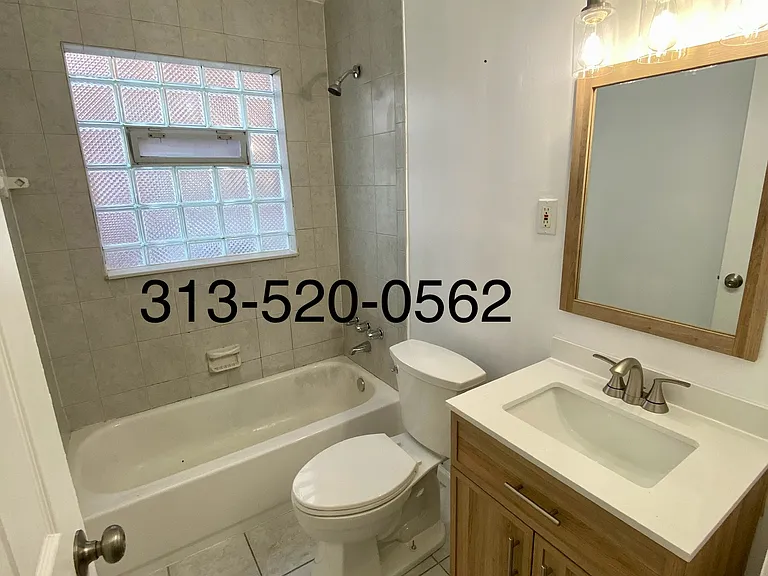 15881 Manor St — Photo 5