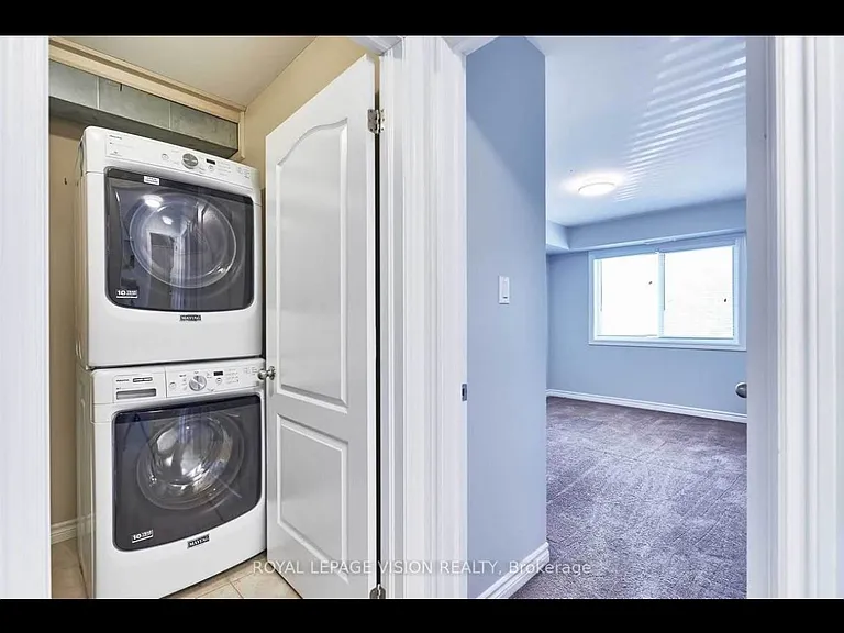 416 Bloor St E — Photo 8