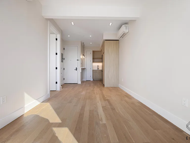 1080 Rogers Ave #4R — Photo 5