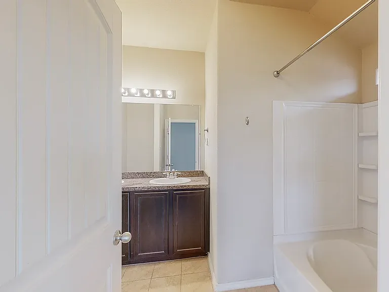 5140 Grayson Ridge Dr — Photo 3