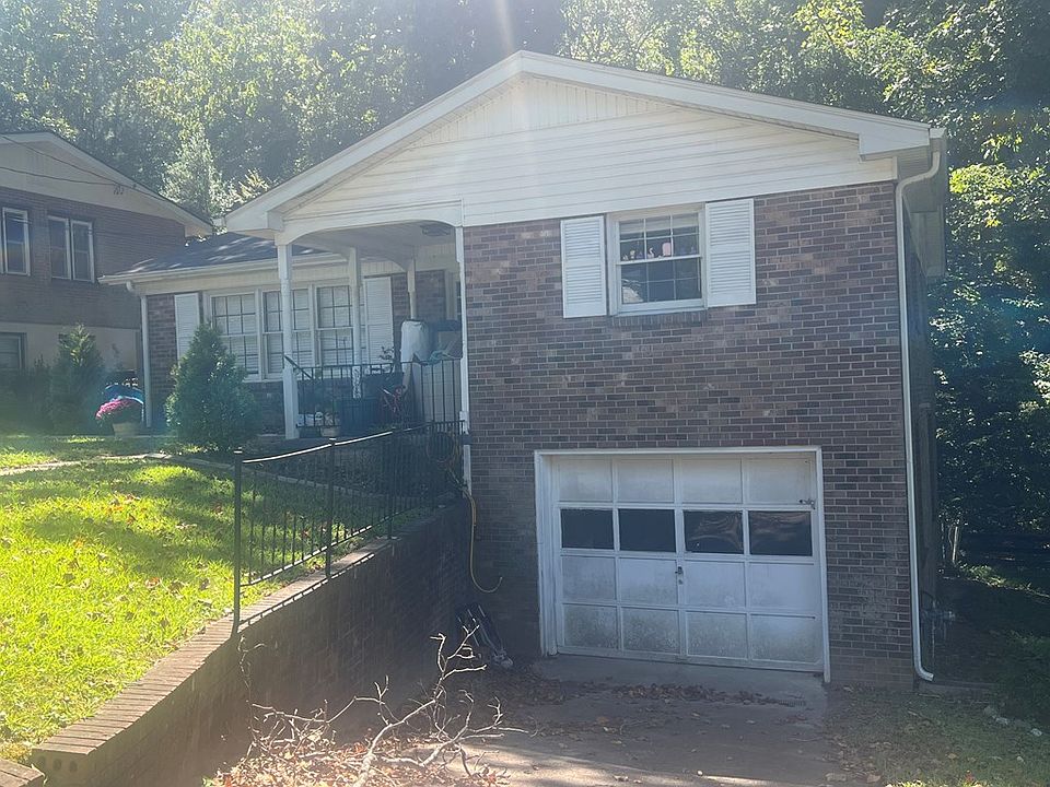 2nd image of 121 Huntington Pl