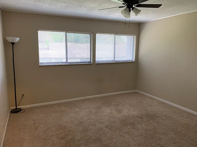 1536 N Carolwood Blvd — Photo 43