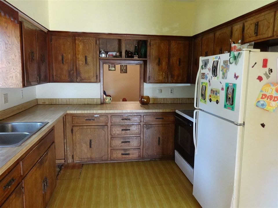 2nd image of 419 W Main St