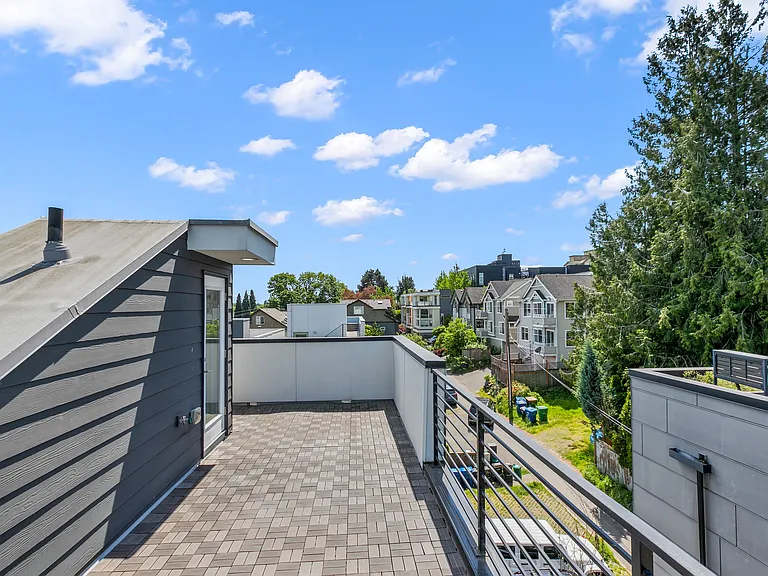 2327 E Denny Way — Photo 29