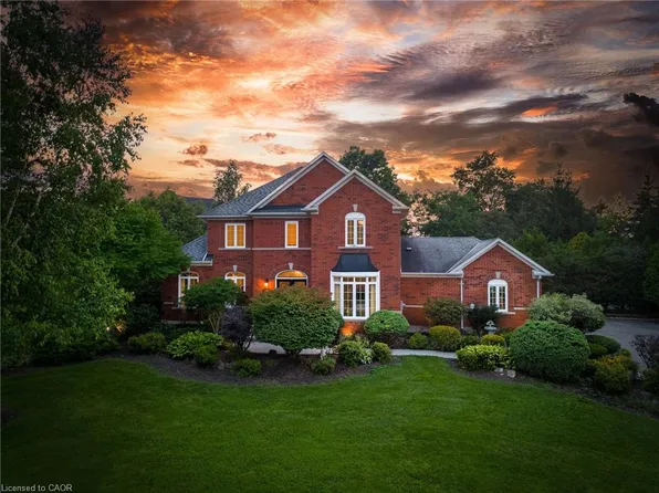 15 Trillium Ter, Halton Hills, ON L7J 2W8