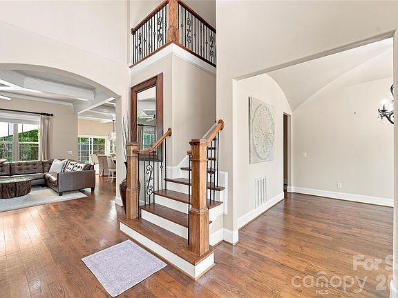 5th image of 2455 Shiny Leaf Dr