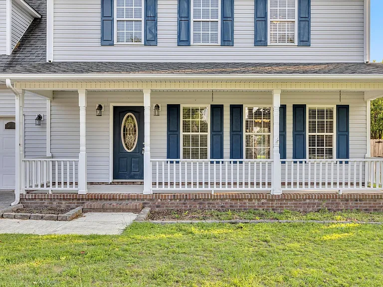 324 Beacon Ln — Photo 2