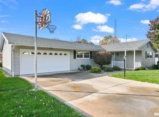 418 W Tremont St, Waverly, IL 62692