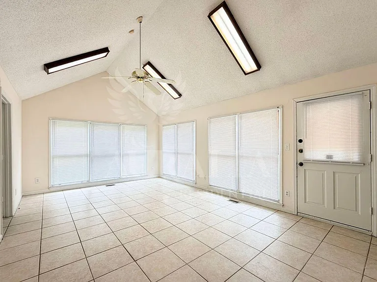 1408 Imperial Dr — Photo 12