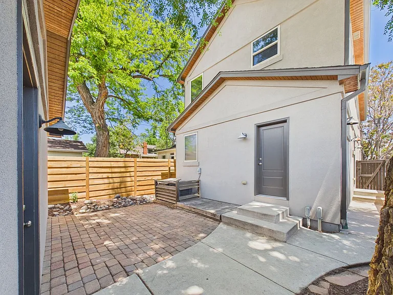 1275 S Clayton St — Photo 37