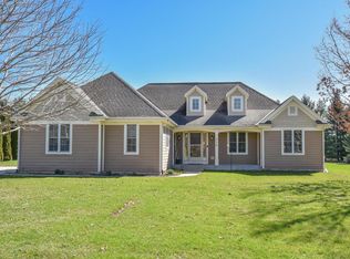 550 Hunters CROSSING SOUTH South, Slinger, WI