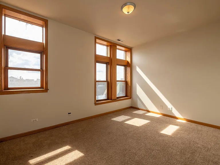 1166 W Grand Ave #3 — Photo 28