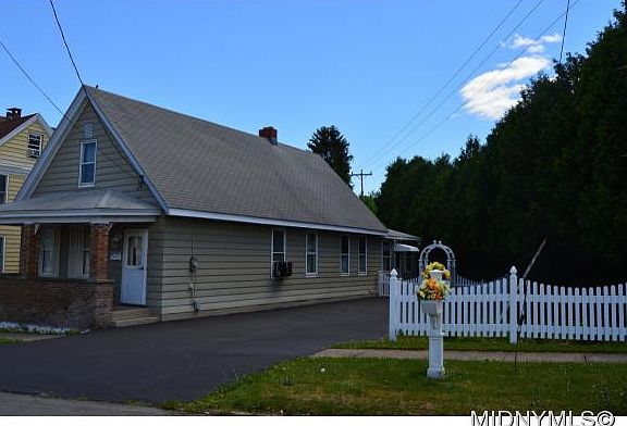 2nd image of 1143 McQuade Ave