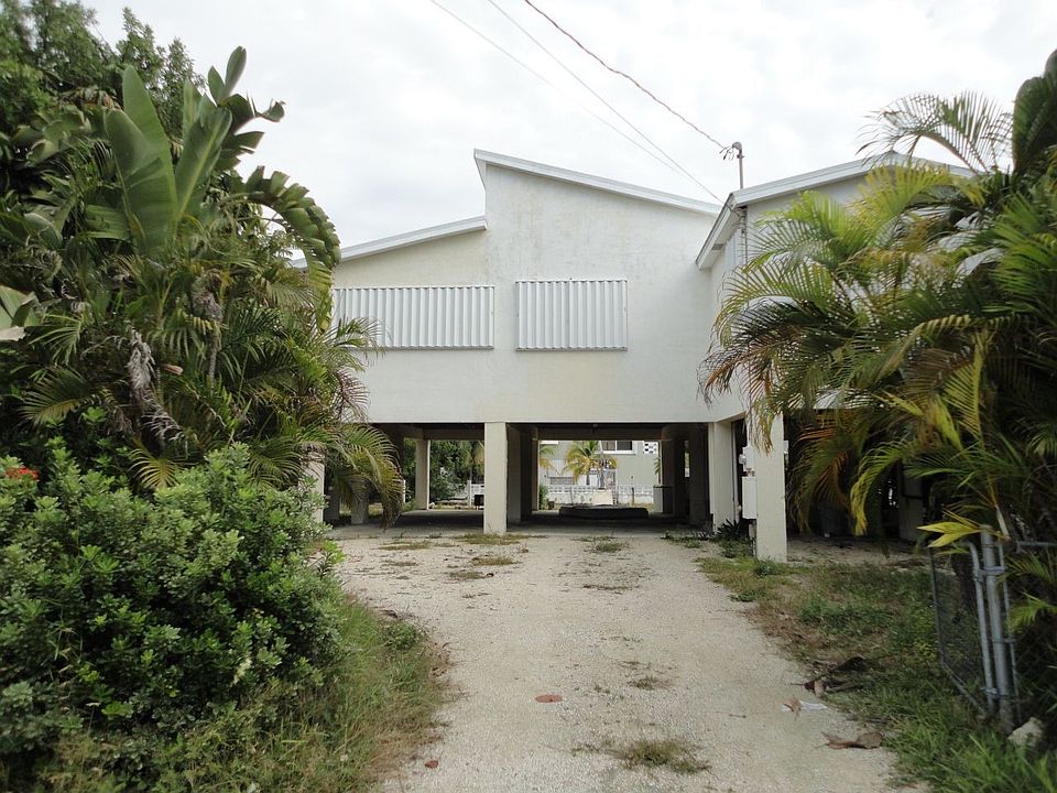1st image of 1051 Caribbean Dr E