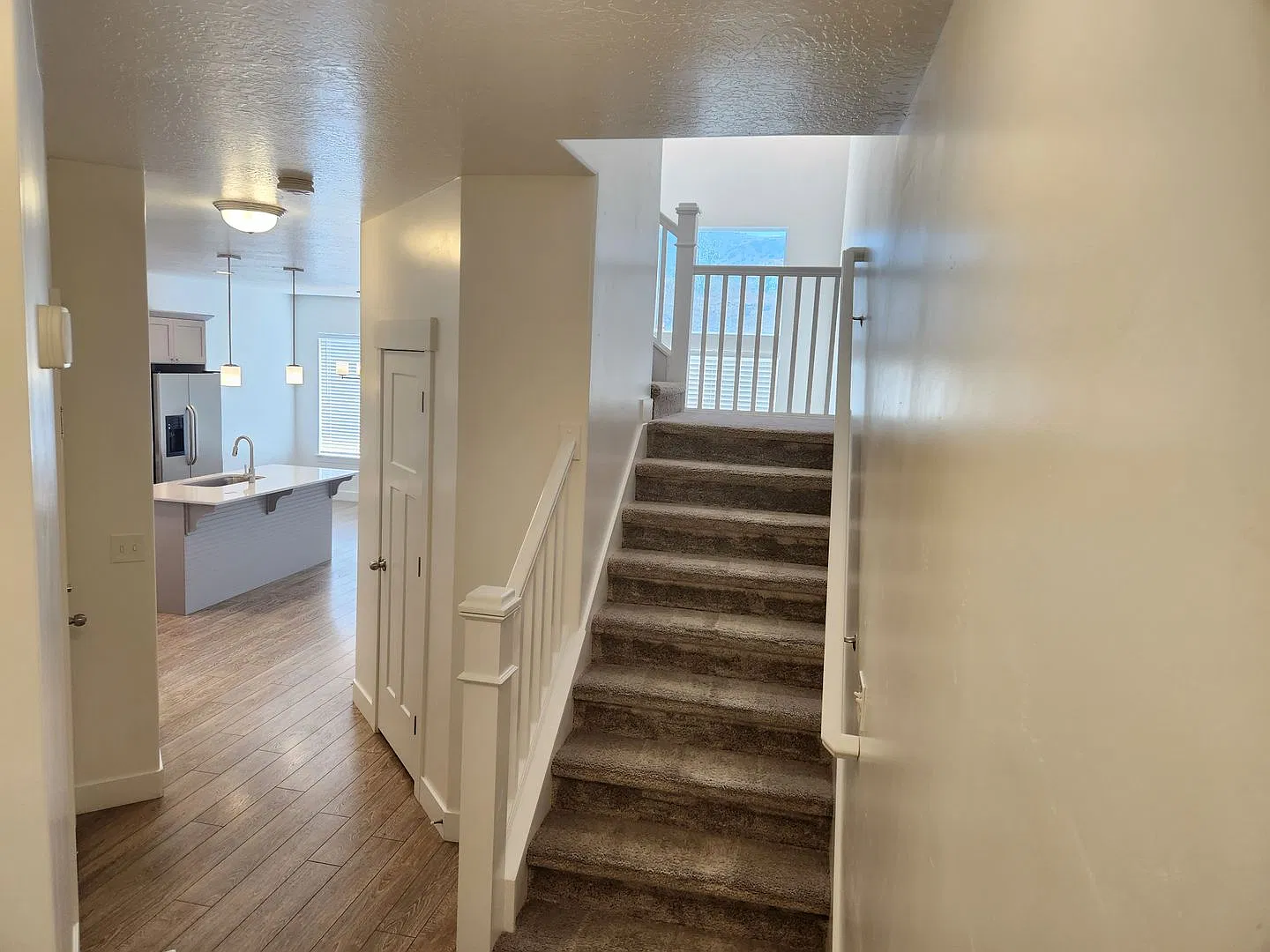 Spacious 3-Bedroom Bluffdale Townhome — Photo 2