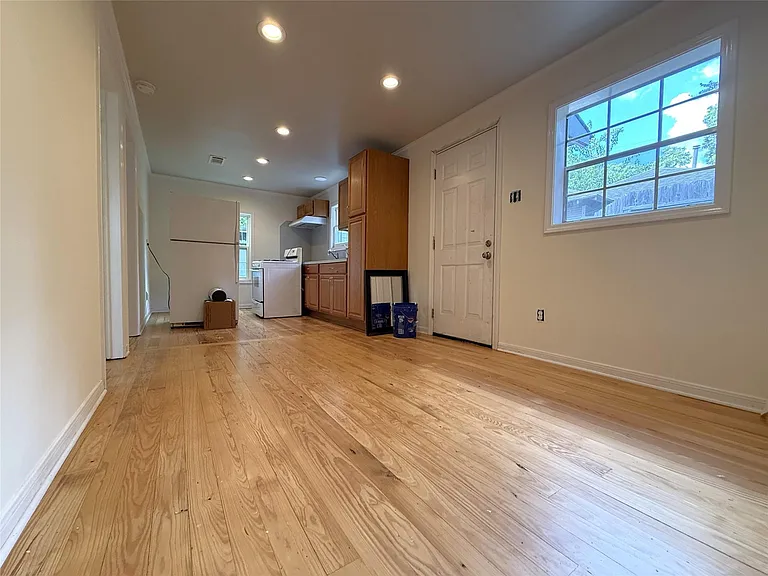 1011 Nadine St — Photo 29