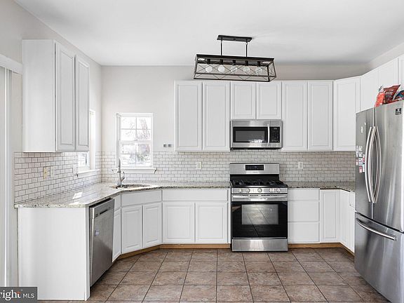 5th image of 417 Cavalier Dr
