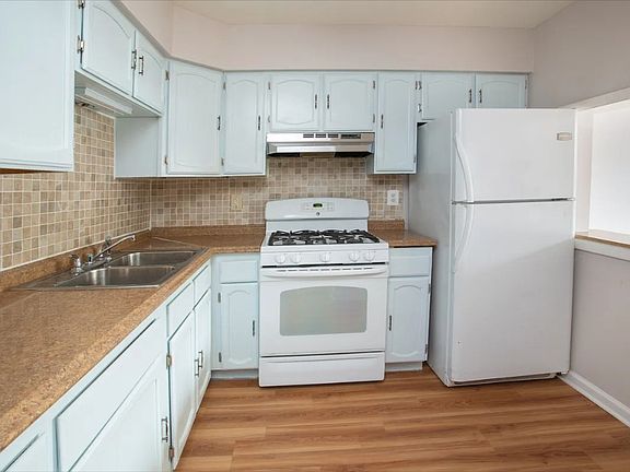 3rd image of 567 Beck St #1