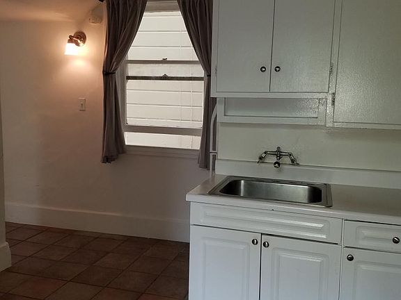 3rd image of 1691 McAllister St