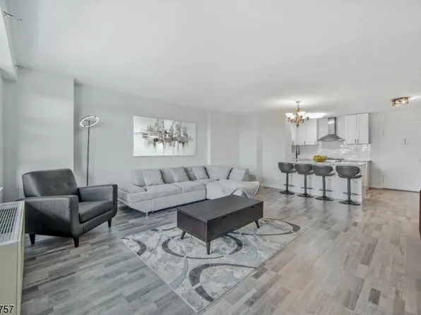 285 Aycrigg Ave #18D, Passaic City, NJ 07055