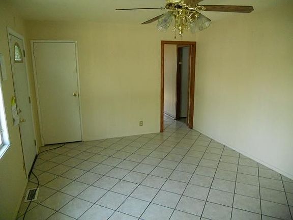 5th image of 5045 Thrush Dr