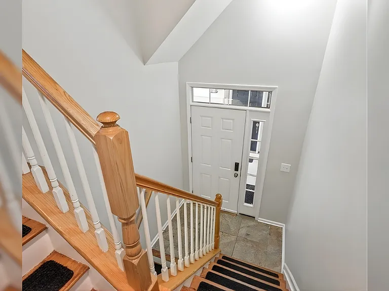 107 Brittany Ct — Photo 4