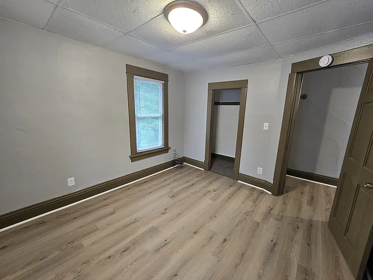 419 Bratnober St — Photo 17