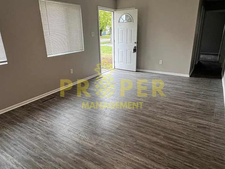 3913 Palmerston Ave — Photo 2