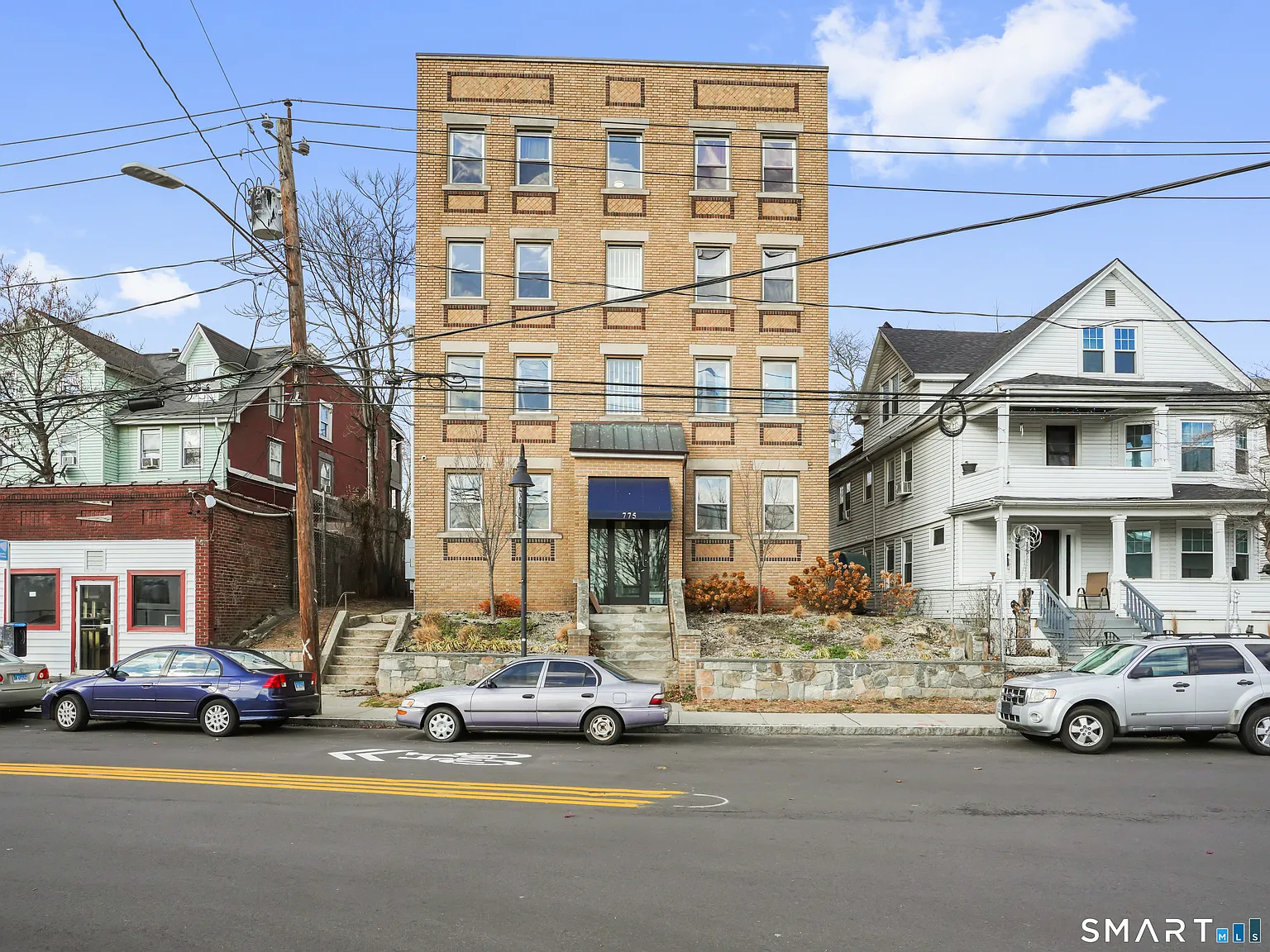 3 bed, 2.0 bath, 1000 sqft, $2,500 — Photo 1