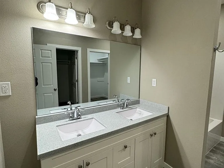 2210 Regan Cir — Photo 12