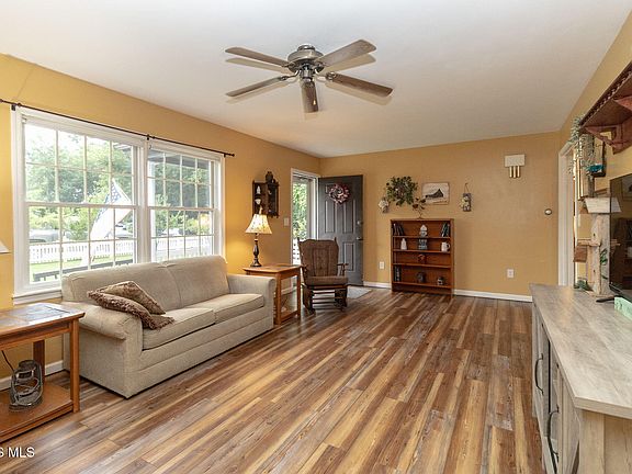 5th image of 810 Olyander Rd