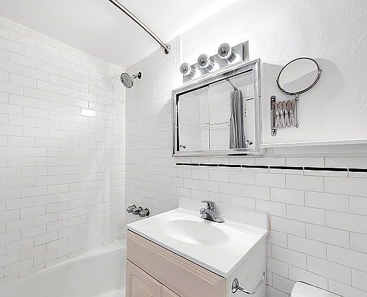 5th image of 145 E 29th St APT 5A