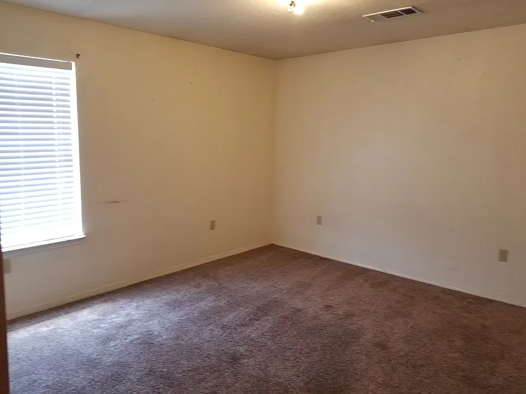 125 Townsgate Plz #B — Photo 3