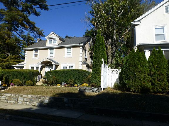 2nd image of 225 Crawford Ave