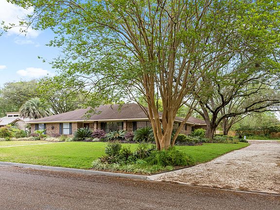 3rd image of 289 Glenlyon Dr
