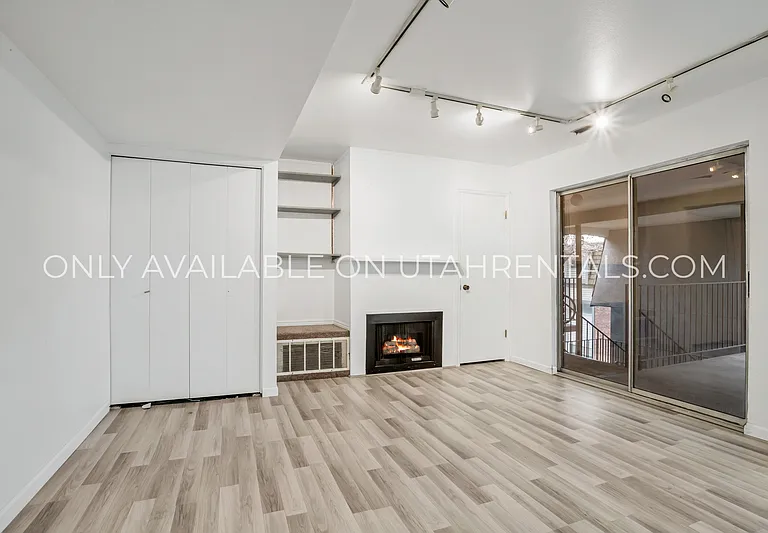 1639 Woodland Dr — Photo 4