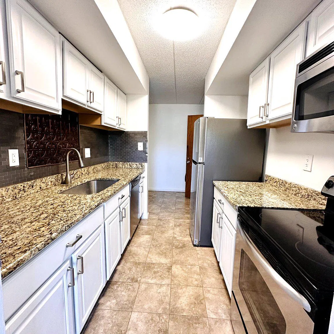 2 bed, 1.0 bath, 900 sqft, $1,799 — Photo 2
