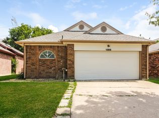 1385 Chinaberry Dr, Lewisville, TX 75077