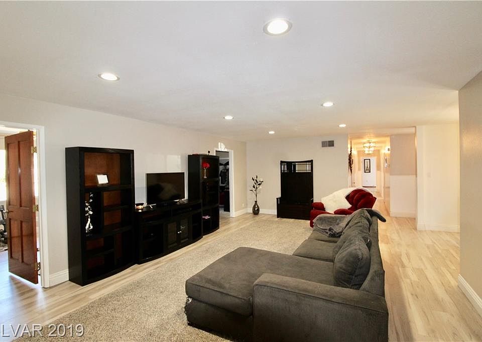 1st image of 308 La Plata Pl