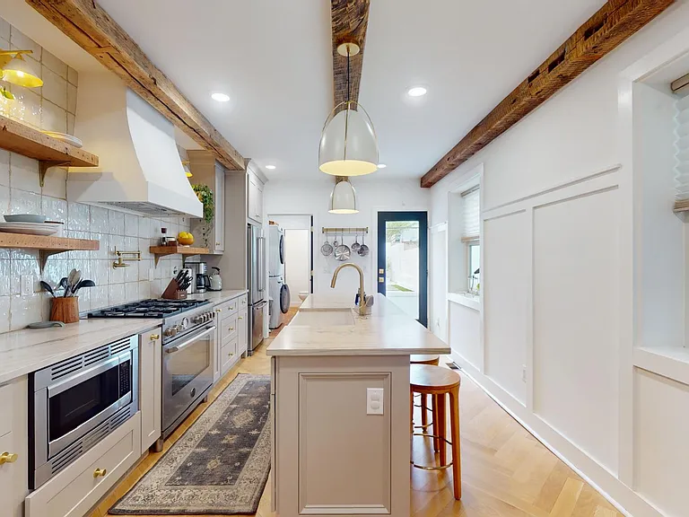 1226 Federal St — Photo 2