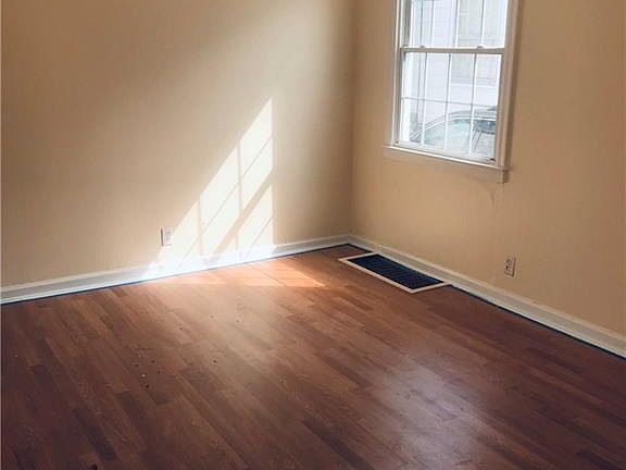3rd image of 137 Midland Ave
