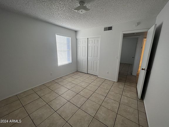 4th image of 723 E HAZEL Drive